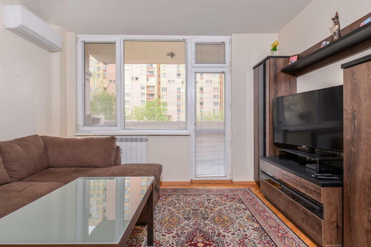 Comfortable One Bedroom Apartment In A Lively Area | Zona B5 | Russian Square Sófia Exterior foto