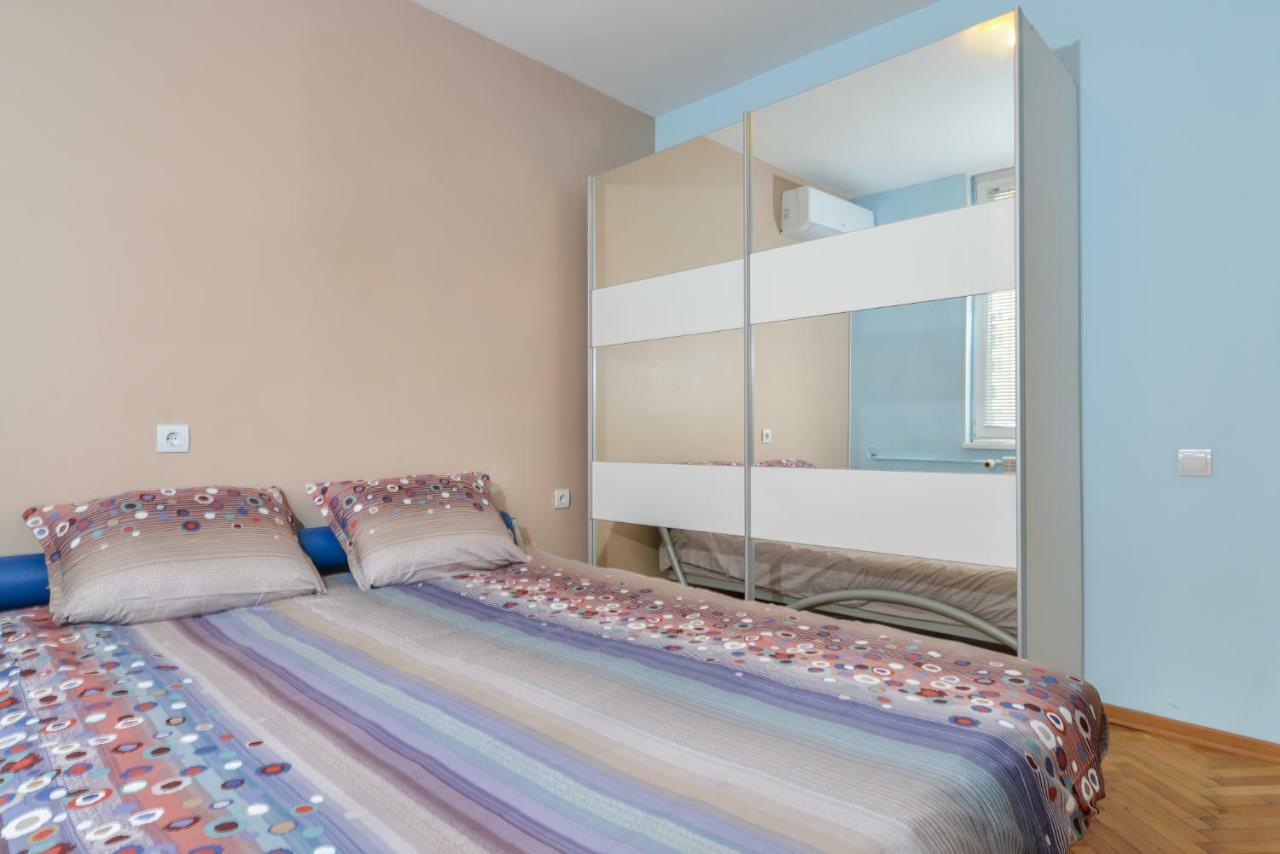 Comfortable One Bedroom Apartment In A Lively Area | Zona B5 | Russian Square Sófia Exterior foto
