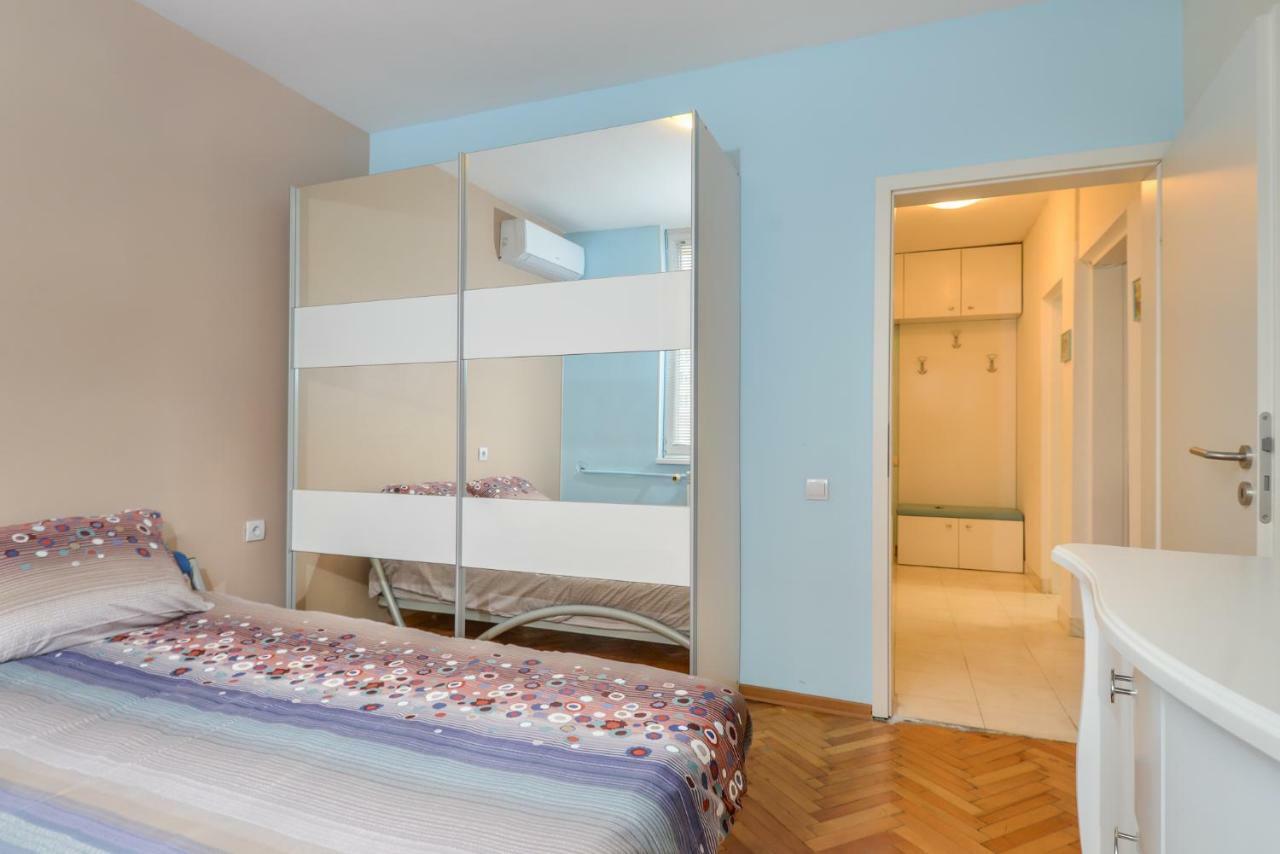 Comfortable One Bedroom Apartment In A Lively Area | Zona B5 | Russian Square Sófia Exterior foto